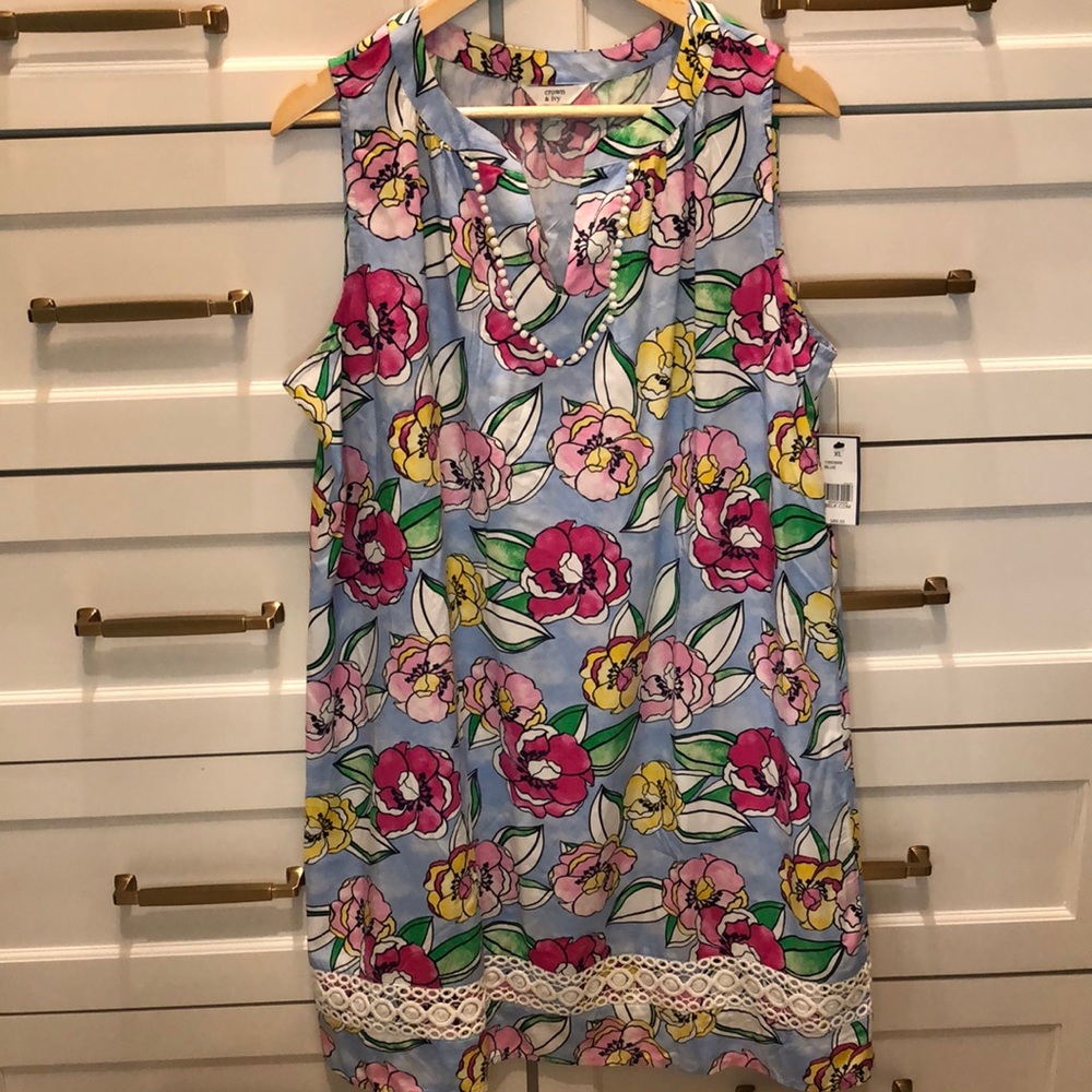 NWT. Crown & Ivy sleeveless v neck floral dress